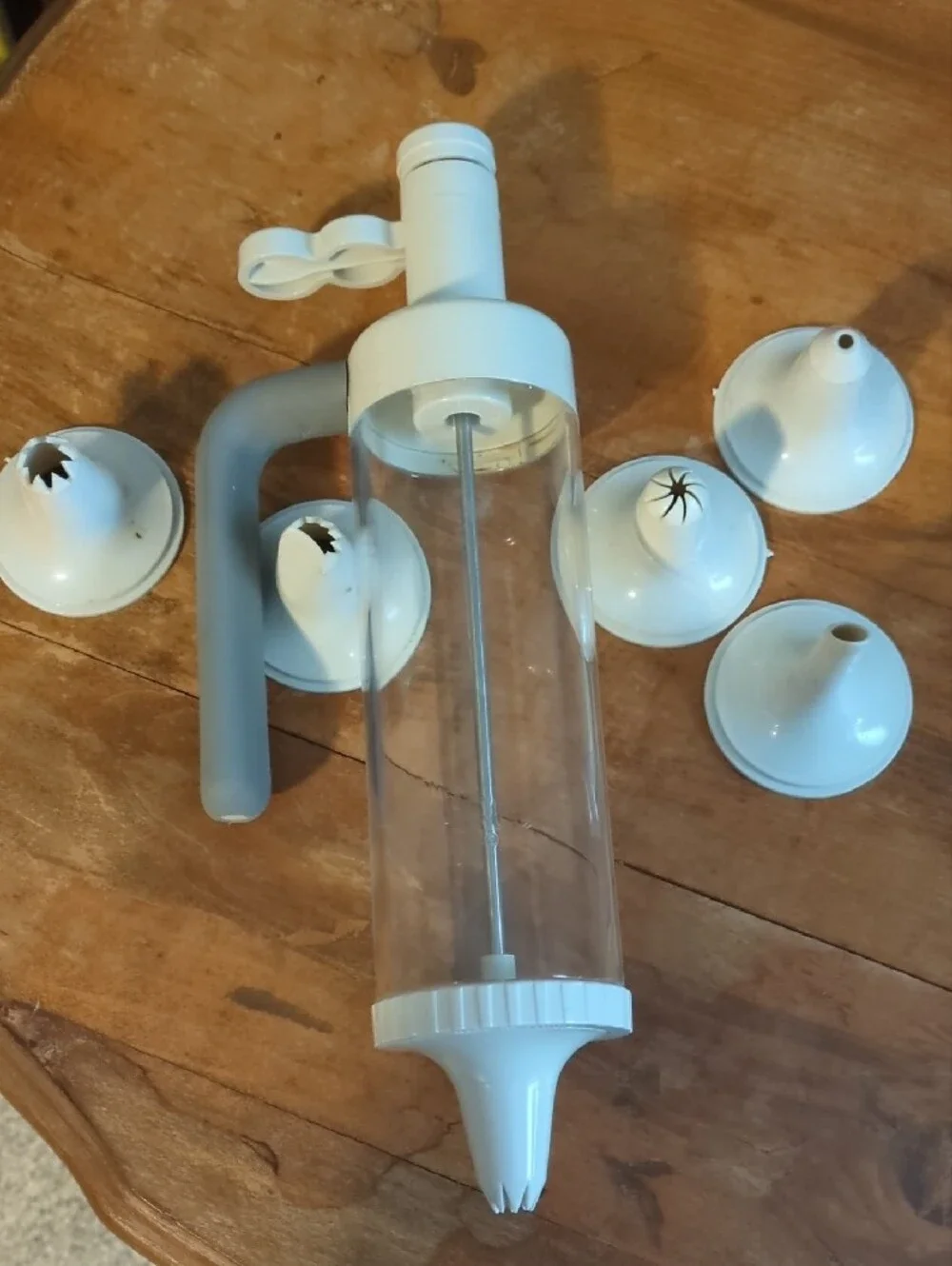 Pampered Chef Decorating Set with Nozzle Attachments